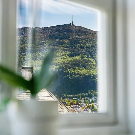 Апартаменты Panoramic Flat & Garden, Free Parking 12 Minutes Walking!