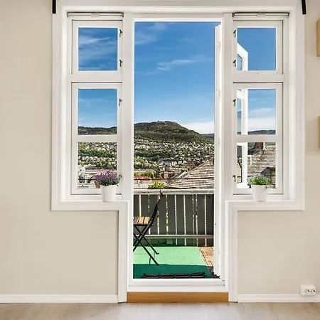 Panoramic Flat & Garden, Free Parking 12 Minutes Walking! Апартаменты