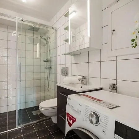 Apartment Panoramic Flat & Garden, Free Parking 12 Minutes Walking! *