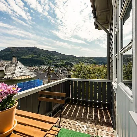 Apartment Panoramic Flat & Garden, Free Parking 12 Minutes Walking! *