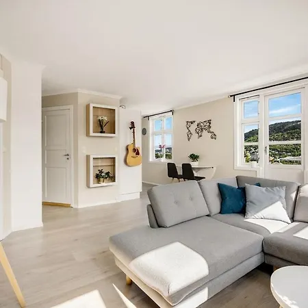 Panoramic Flat & Garden, Free Parking 12 Minutes Walking! Bergen
