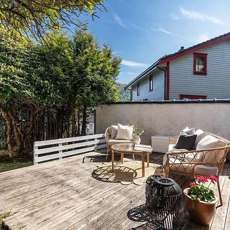 Апартаменты Panoramic Flat & Garden, Free Parking 12 Minutes Walking! *