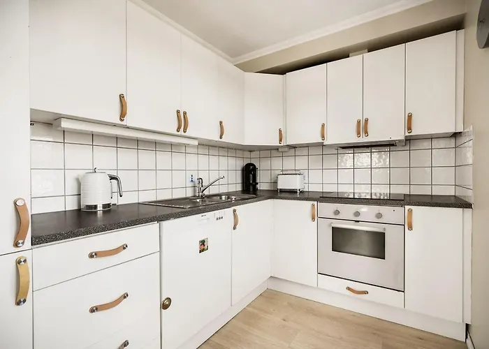 Panoramic Flat & Garden, Free Parking 12 Minutes Walking! *