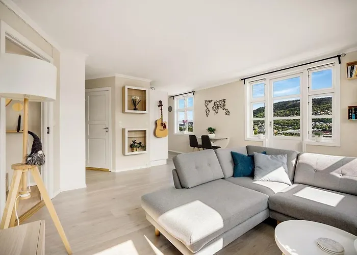 Panoramic Flat & Garden, Free Parking 12 Minutes Walking! Μπέργκεν