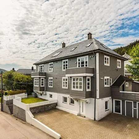 شقة Panoramic Flat & Garden, Free Parking 12 Minutes Walking!