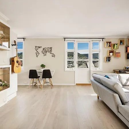 Panoramic Flat & Garden, Free Parking 12 Minutes Walking! شقة