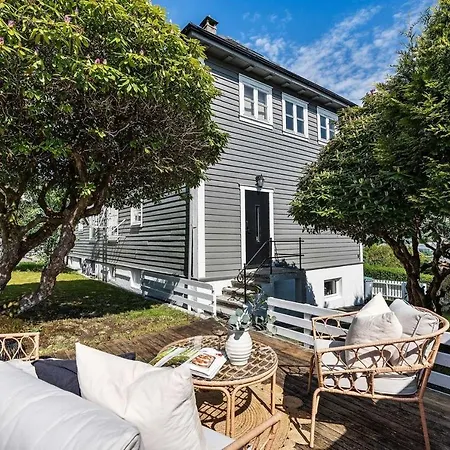 Panoramic Flat & Garden, Free Parking 12 Minutes Walking!